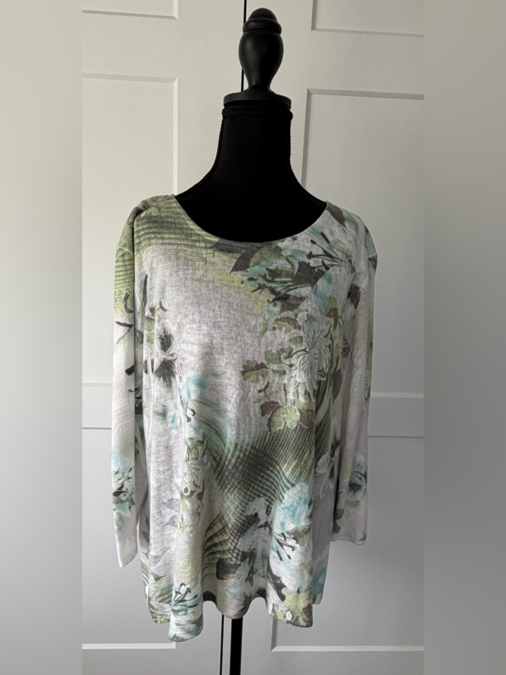EUC‎ Chico's Green, White & Turquoise Graphic 3/4 Sleeve Fine Gauge Sweater, XL